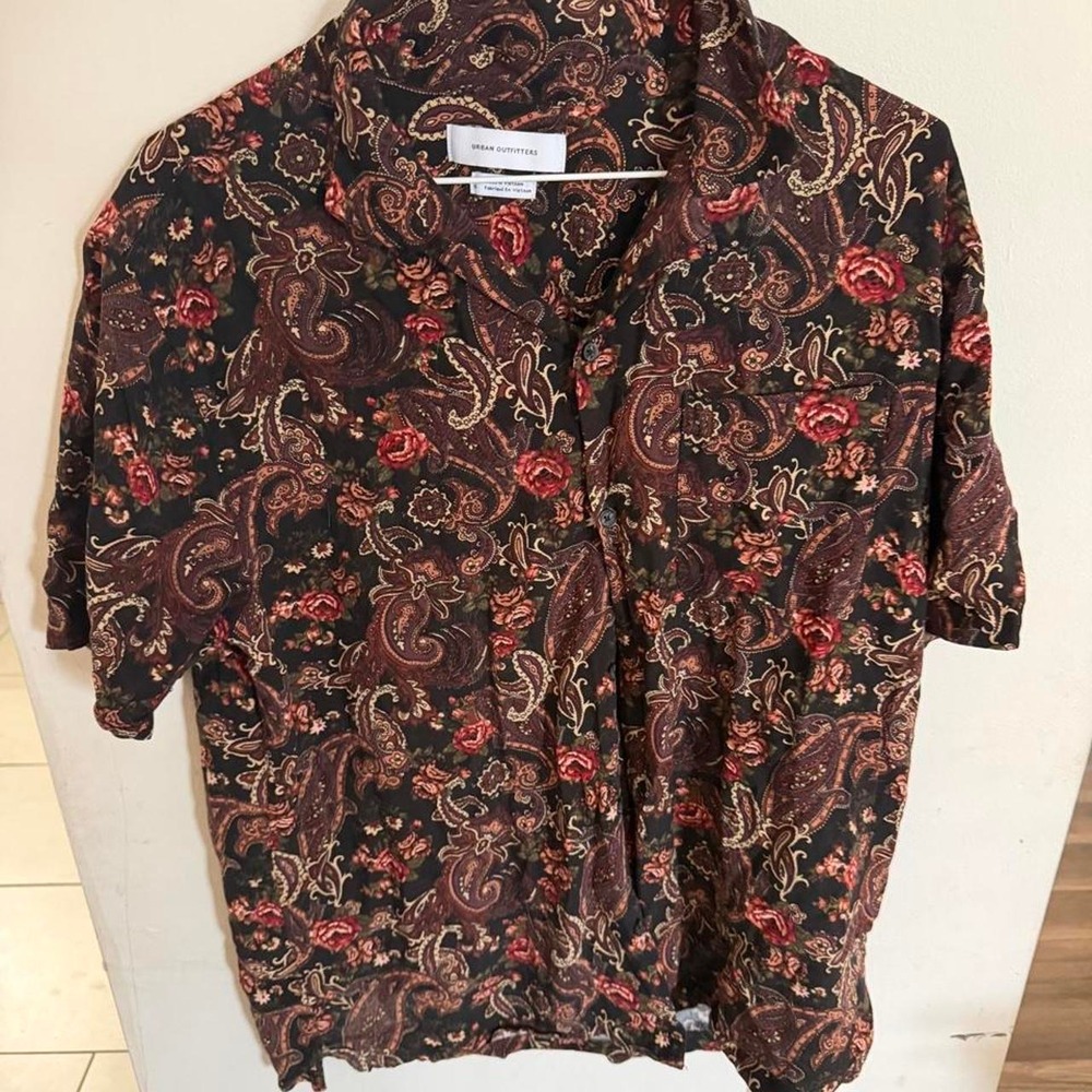 Urban Outfitters Mens Large Brown Red Paisley Floral Button Up Short Sleeve